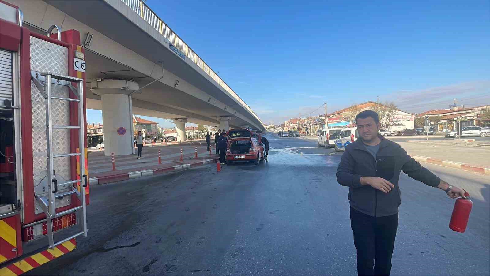 alev alan lpgli otomobile ilk mudahaleyi polis ekibi yapti 1 jqEVHau4