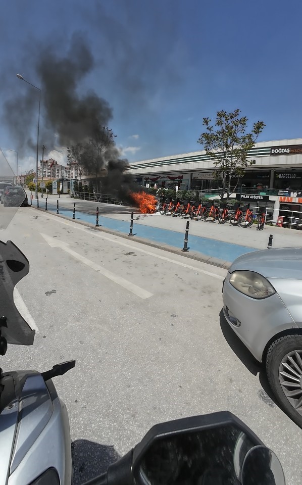 alev alev yanan motosiklete motosikletli kuryeden mudahale 3 ll7kSaW5