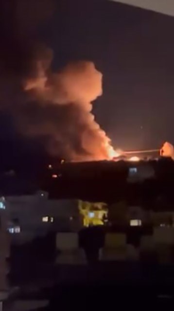 alev alev yanan mutfak tupu yuklu kamyonet kule dondu 11 NfGGKaZE