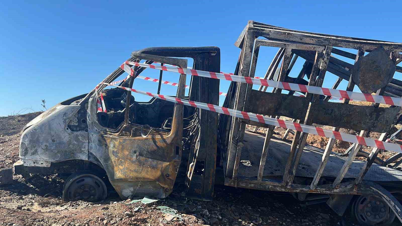 alev alev yanan mutfak tupu yuklu kamyonet kule dondu 5