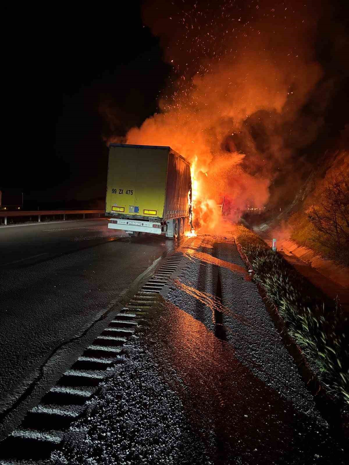 alev topuna donen tirdan atlayarak kurtuldu tamirciden sikayetci oldu 2