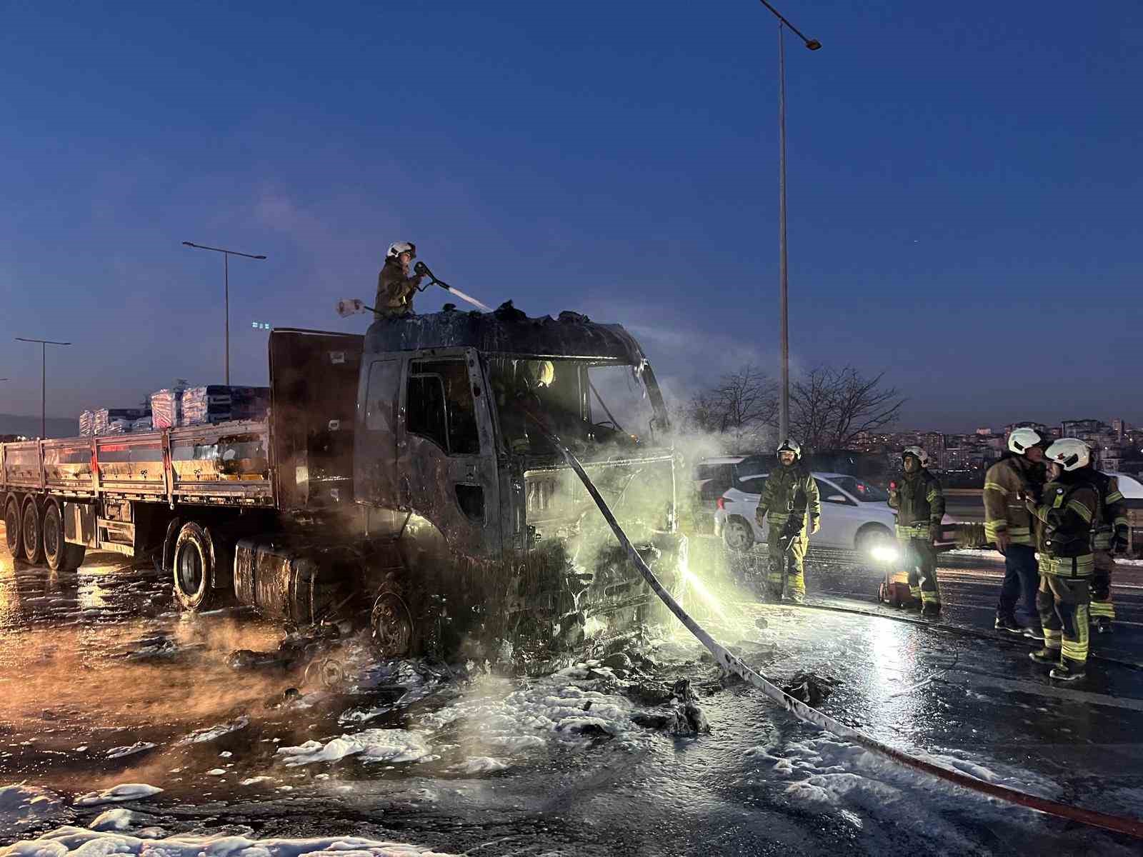 alev topuna donen tirdan geriye demir yigini kaldi 0