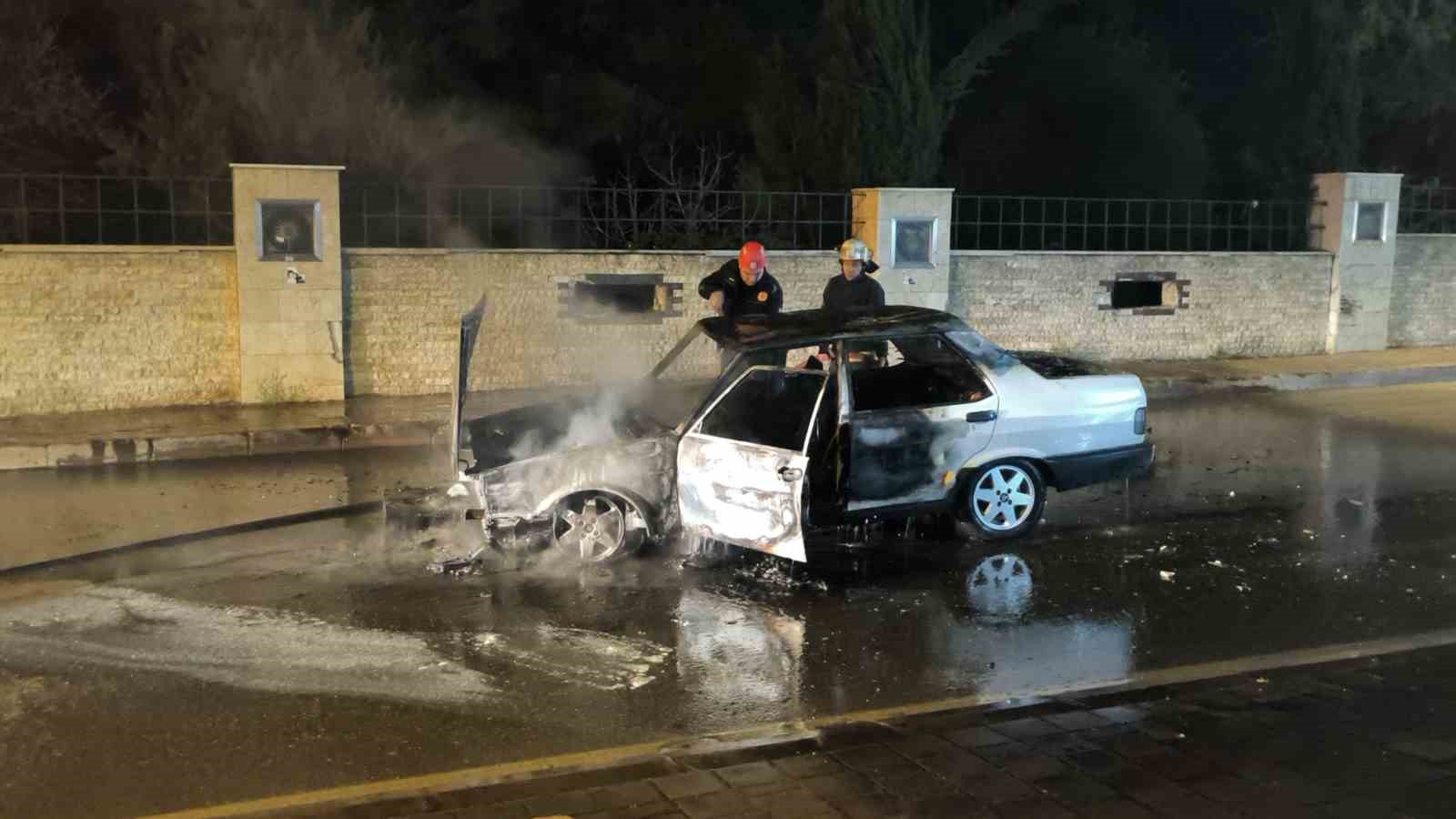 alev topuna donen tofastan geriye demir yigini kaldi 8