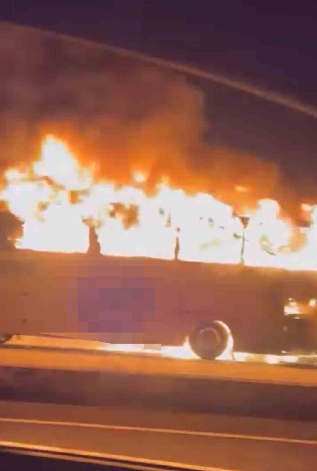 Alev topuna dönen yolcu otobüsü tamamen yandı 9 alev topuna donen yolcu otobusu tamamen yandi 5 uQJFmnc3