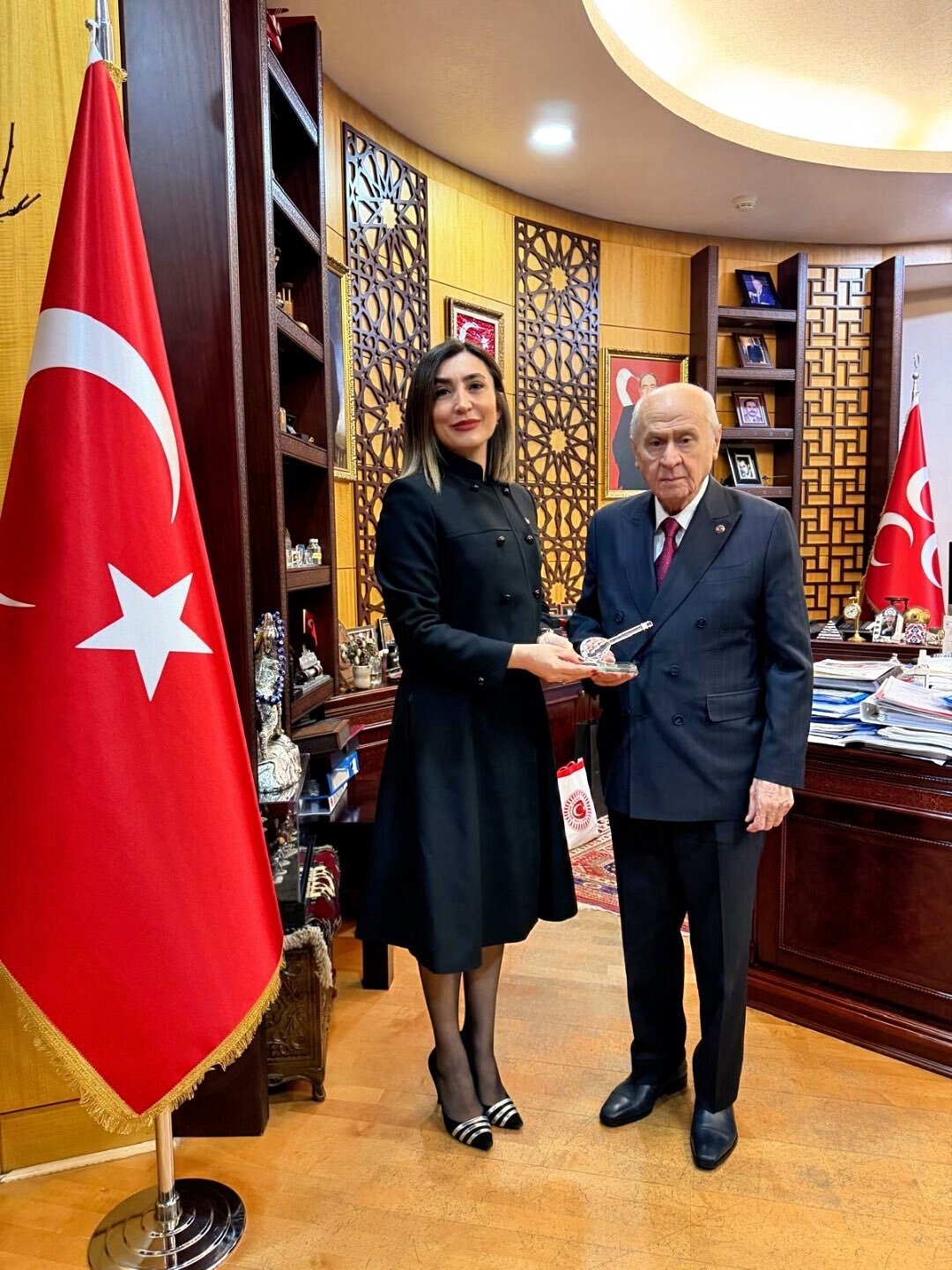 alevi bektasi kultur ve cemevi baskani ersinden mhp lideri bahceliye ziyaret 0