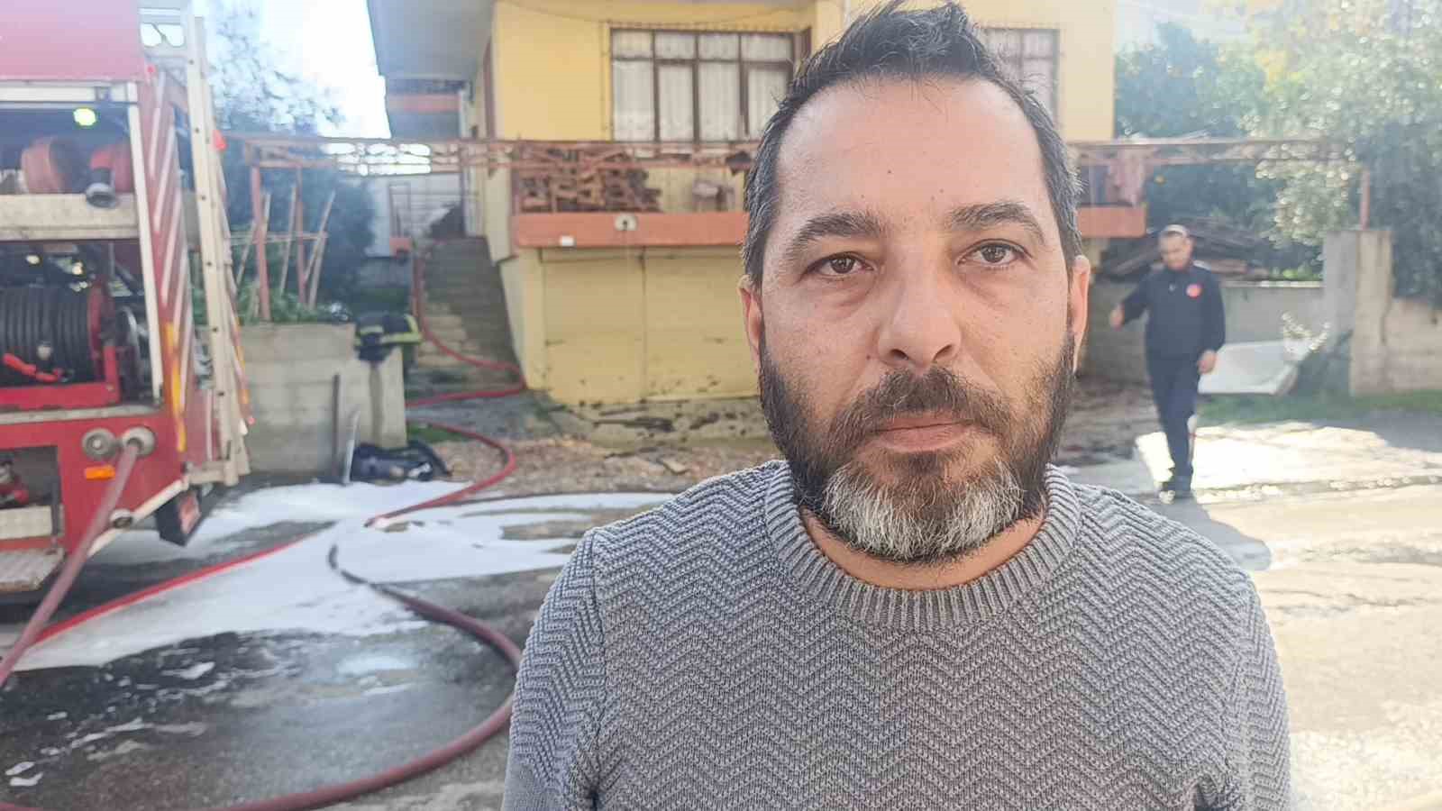 Alevler içindeki dairede mahsur kalan 3 küçük çocuğu inşaat işçileri ve mahalle sakinleri kurtardı 7 alevler icindeki dairede mahsur kalan 3 kucuk cocugu insaat iscileri ve mahalle sakinleri kurtardi Y9F7wbey