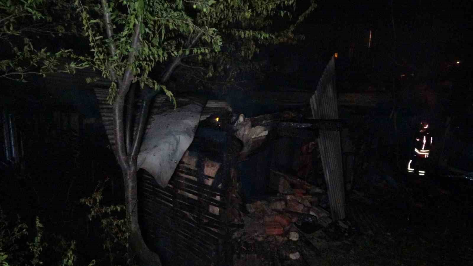 alevlere teslim olan ahsap ev kullanilamaz hale geldi 5 2csL9uZq