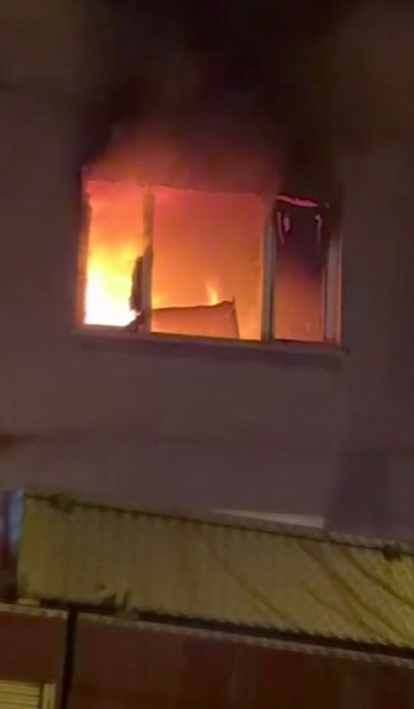 alevlere teslim olan apartman dairesi kullanilmaz hale geldi 4 ieQJPHJC