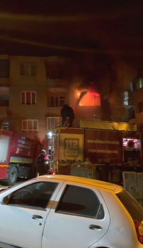 alevlere teslim olan apartman dairesi kullanilmaz hale geldi 5 hP1tZVau