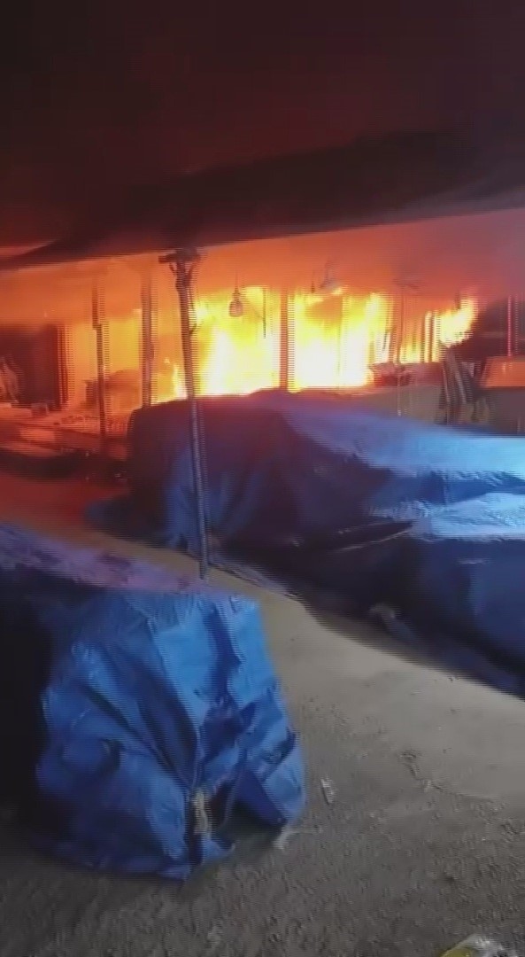 alevlere teslim olan baraka is yeri kullanilmaz hale geldi 6 FnJYw6a6