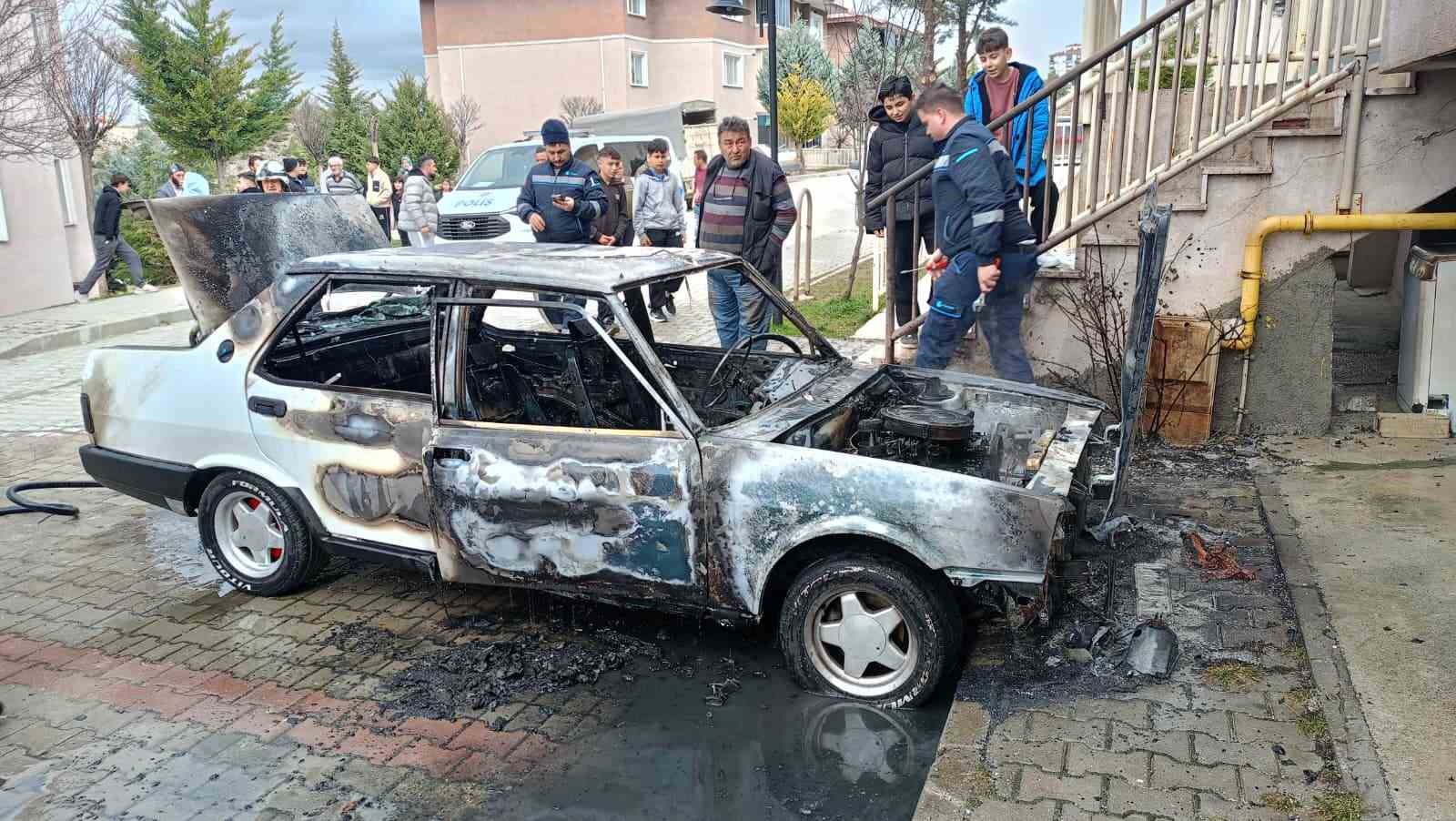 alevlere teslim olan fiat tofas otomobil kullanilmaz hale geldi 0 cVj4AI5p