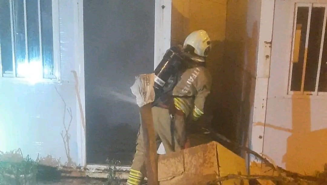 alevlere teslim olan konteyner yanarak kullanilamaz hale geldi 2 vEn1WcES