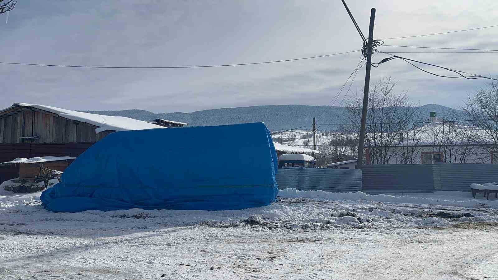 alevlere teslim olan minibusunu izlerken kalbine yenik dustu 0
