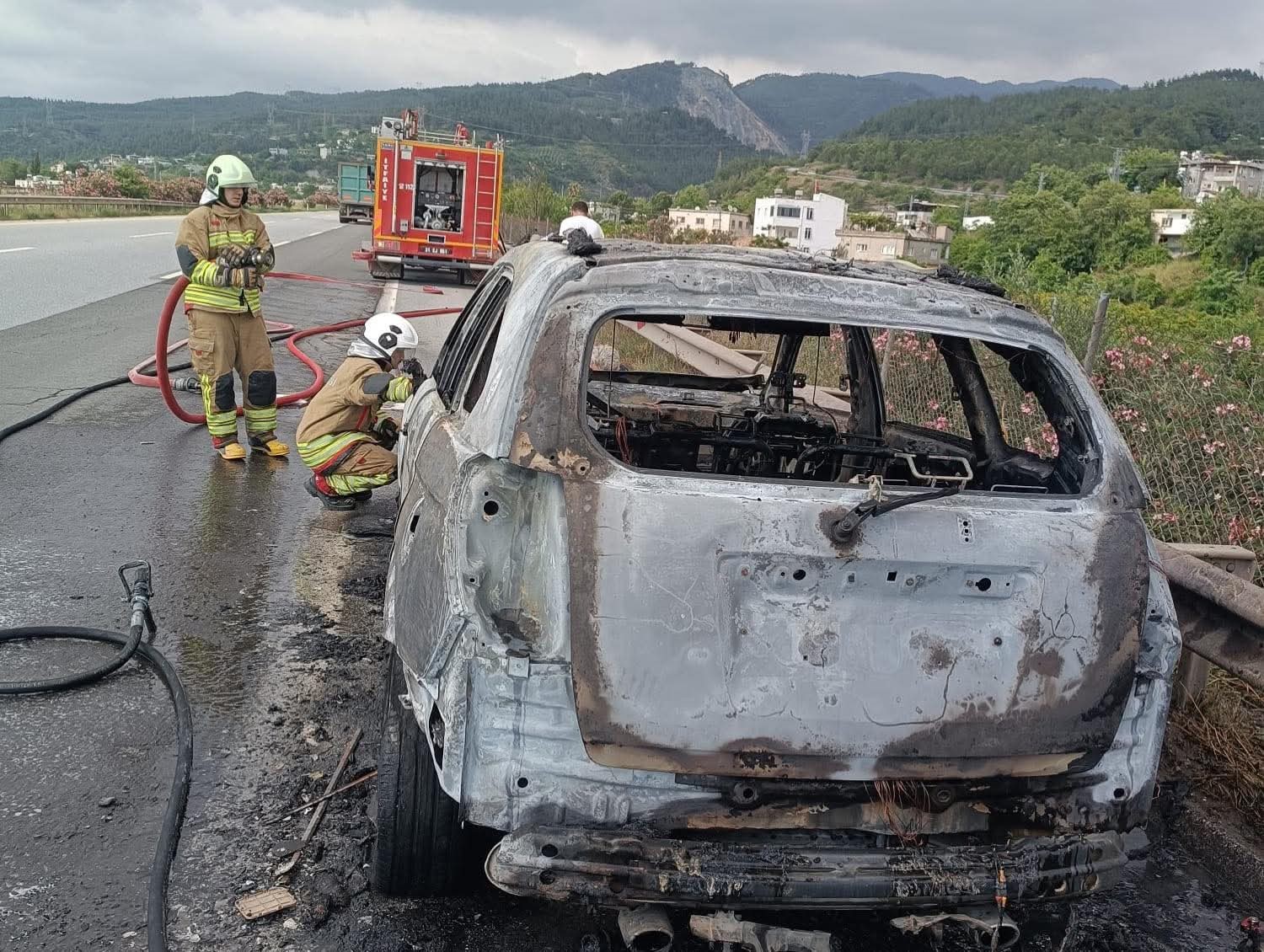 alevlere teslim olan otomobil kullanilamaz hale geldi 3 c3DiHtmO