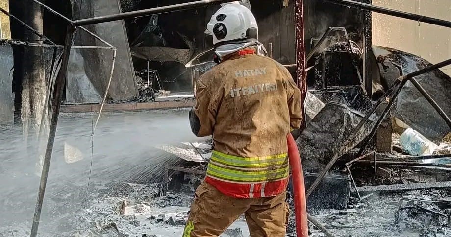 alevlere teslim olan prefabrik yapi kullanilmaz hale geldi 2 F5fOMZaB