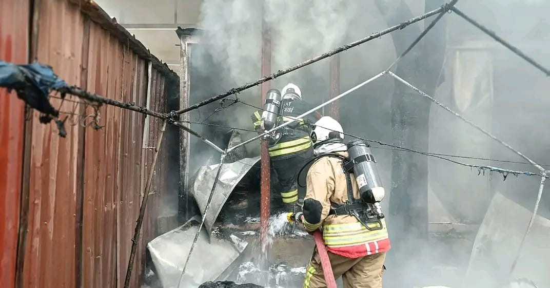 alevlere teslim olan prefabrik yapi kullanilmaz hale geldi 3 fAPaERf5