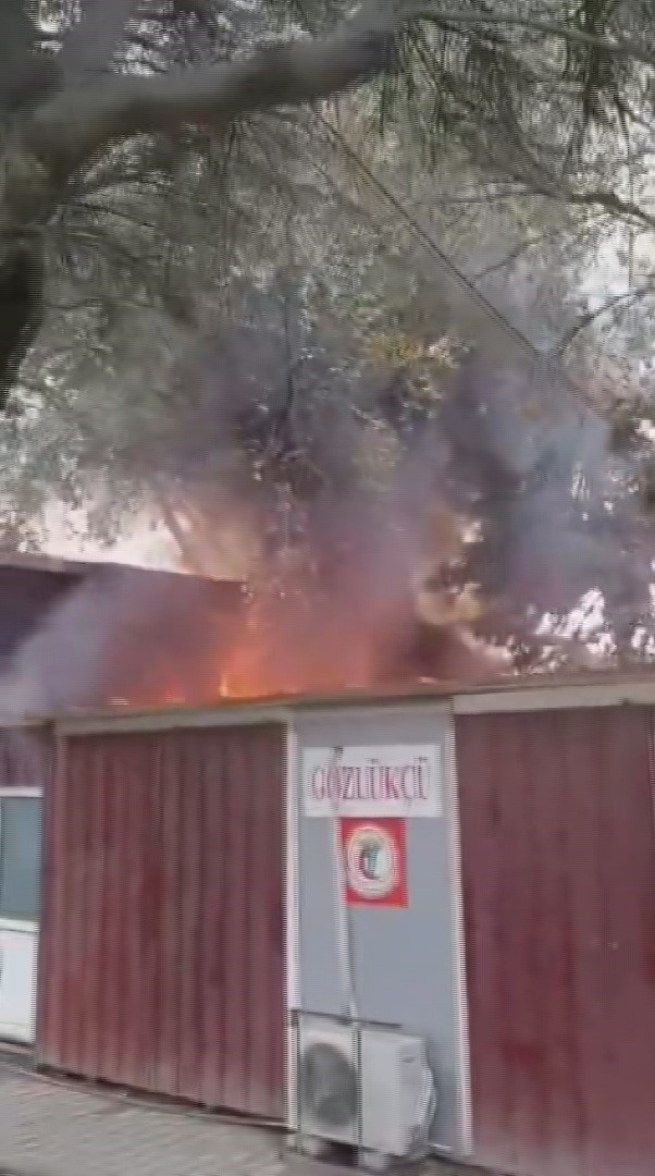 alevlere teslim olan prefabrik yapi kullanilmaz hale geldi 4 Ol9rmgYS