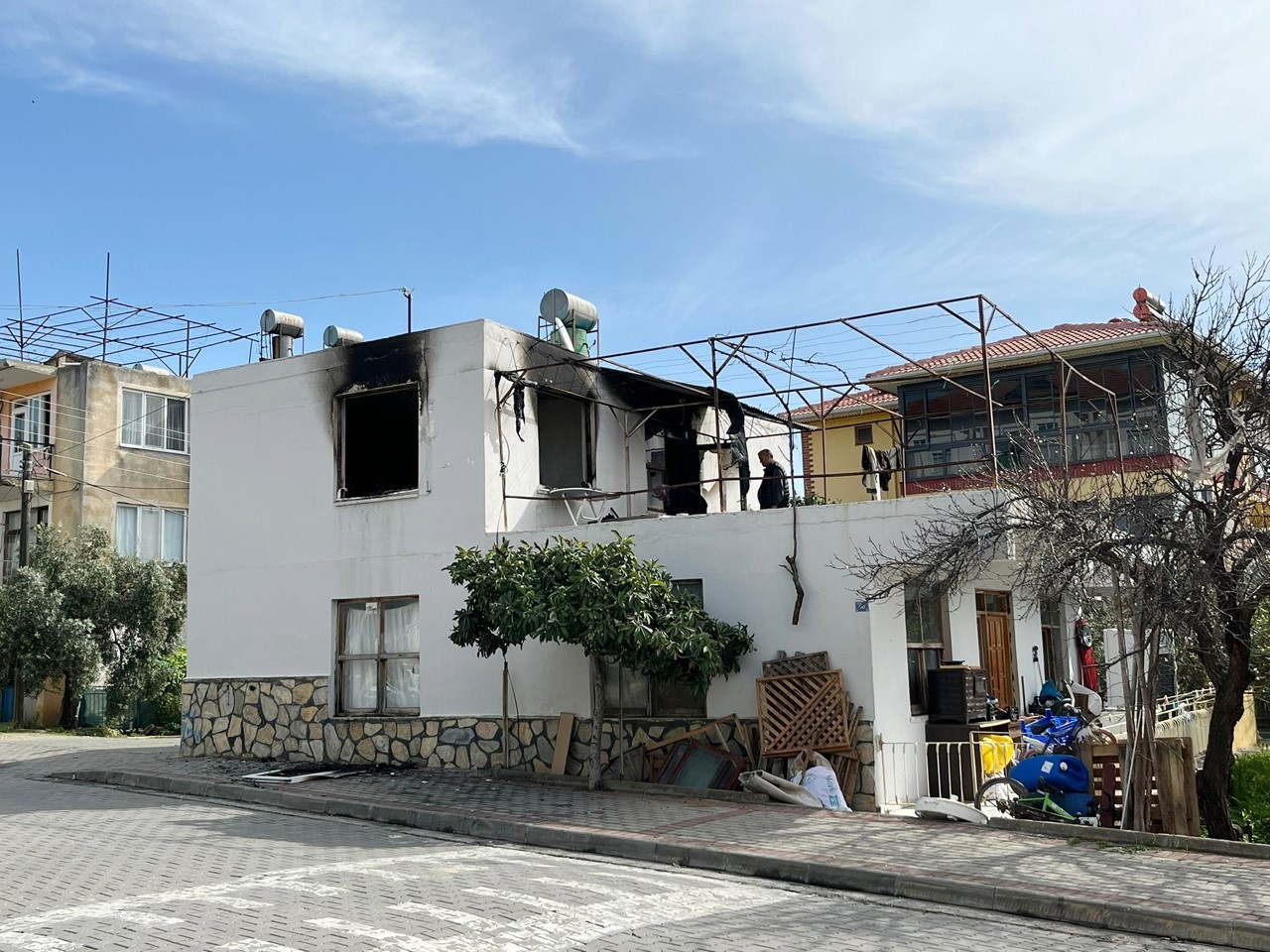 alevlerin kule cevirdigi evde kuran i kerim zarar gormedi 2 CVUsylci