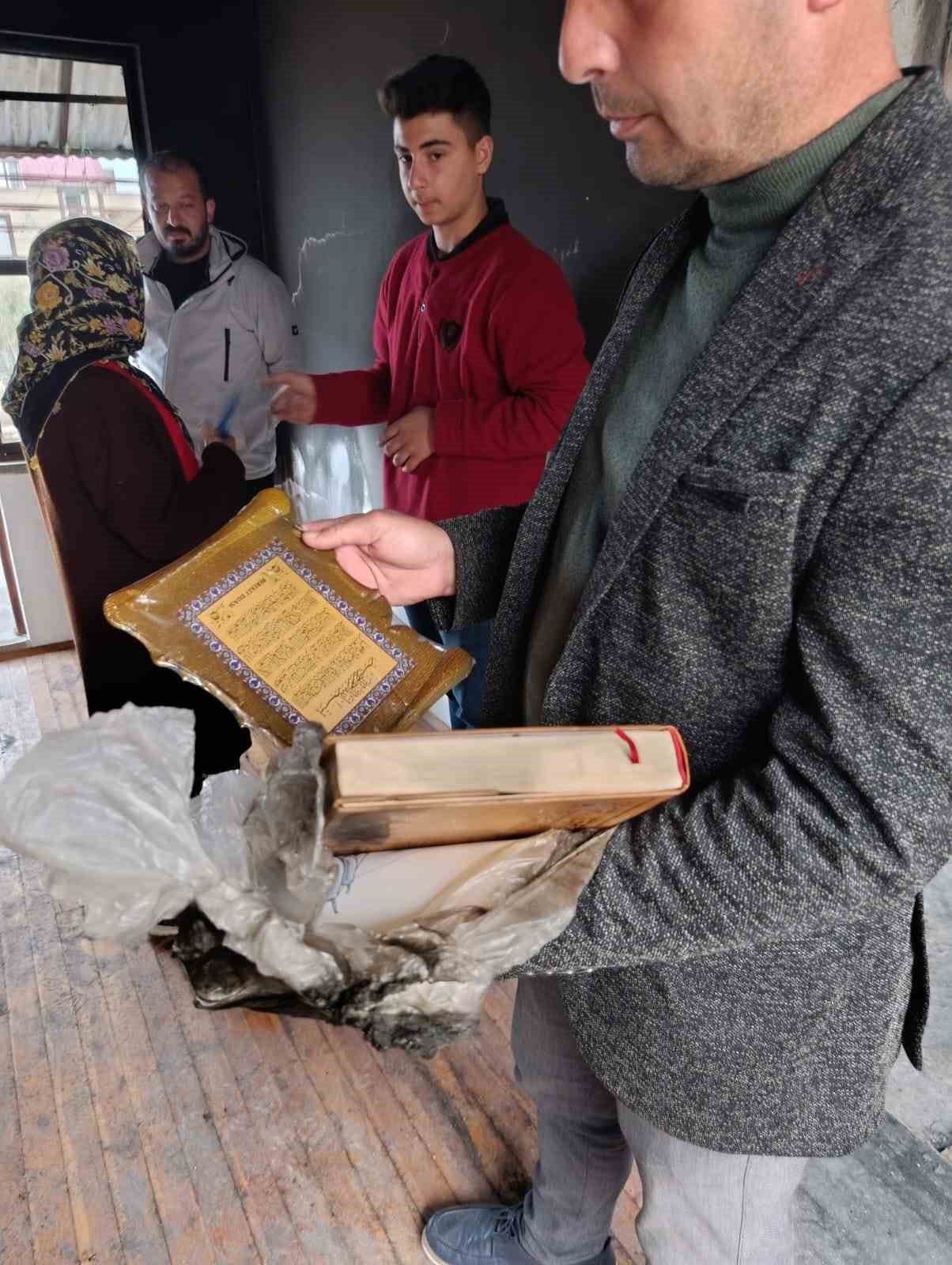 alevlerin kule cevirdigi evde kuran i kerim zarar gormedi 5