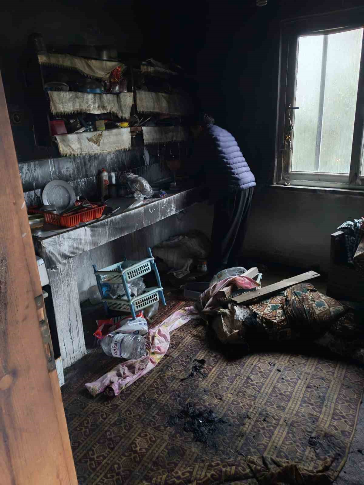 alevlerin kule cevirdigi evde kuran i kerim zarar gormedi 9 inFCPbfG