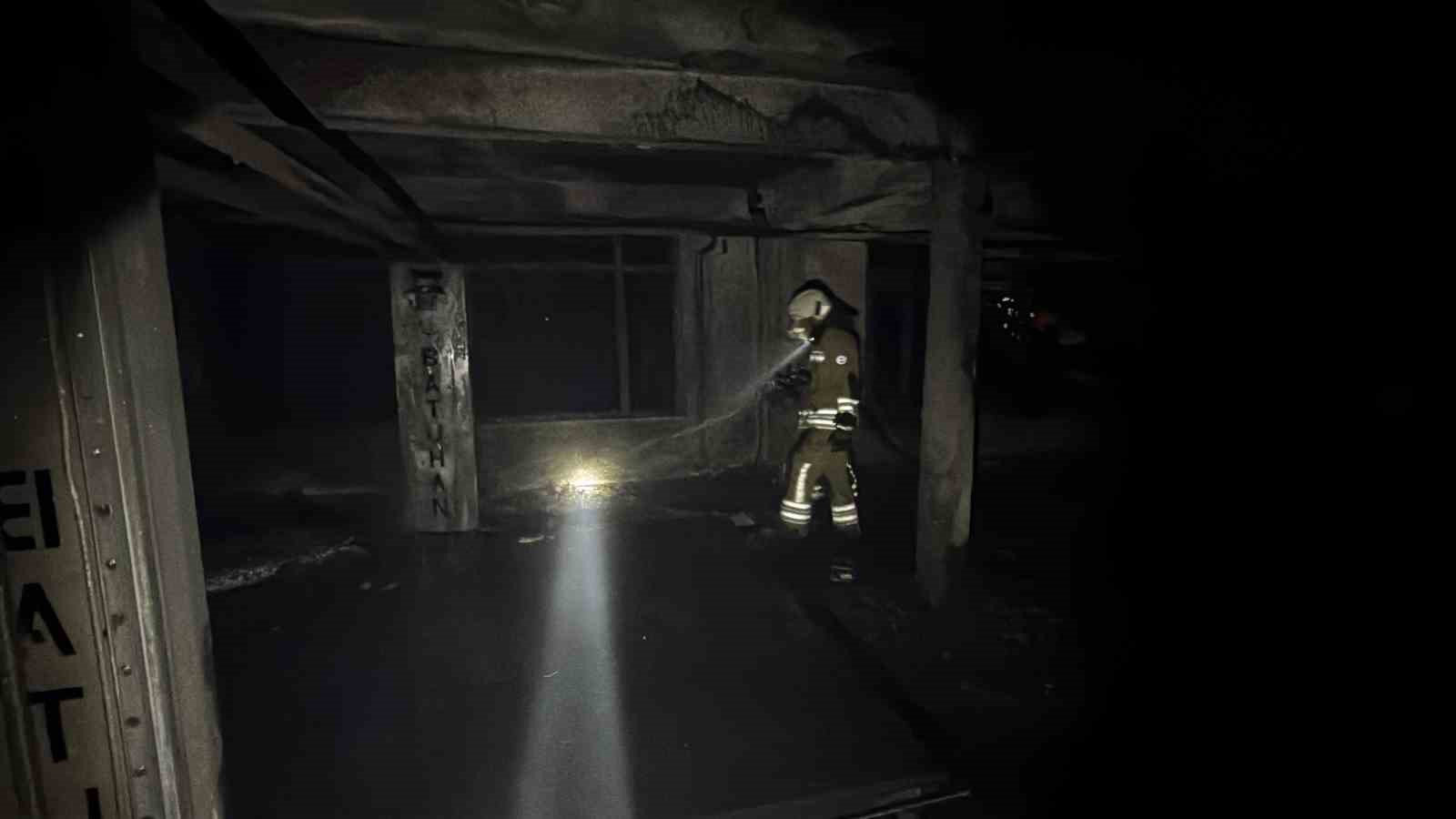 alevlerin kule cevirdigi fabrika icerden goruntulendi 1 2BmyTaJM