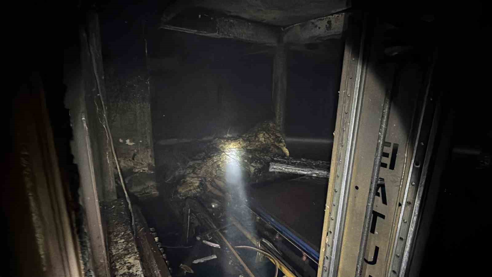 alevlerin kule cevirdigi fabrika icerden goruntulendi 2 OMJzINPF
