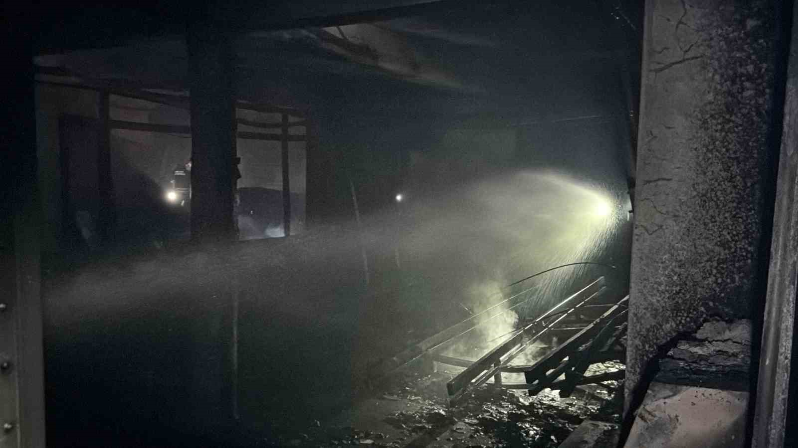 alevlerin kule cevirdigi fabrika icerden goruntulendi 8 A7cEirJ7