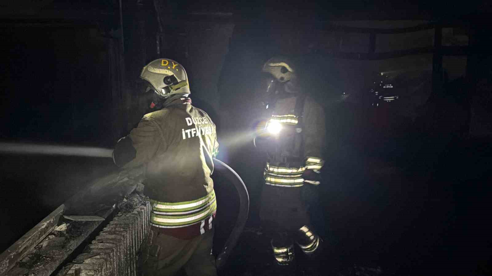 alevlerin kule cevirdigi fabrika icerden goruntulendi 9 hUScPZpJ
