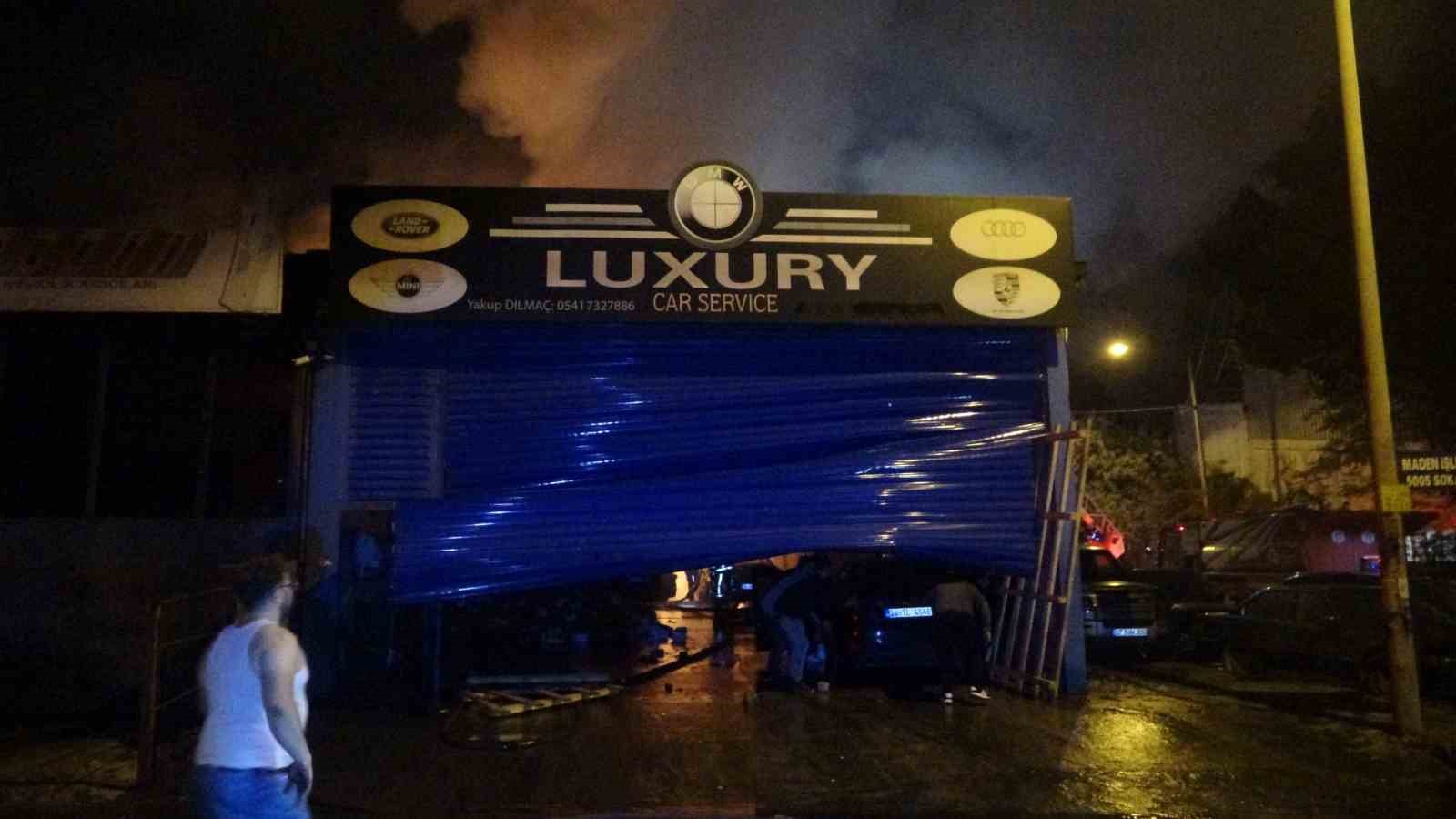 alevlerin sardigi isyerindeki araclari kurtarmak icin seferber oldular 7 XEM4b1pF