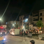 alevlerin-yukseldigi-apartman-dairesinde-dumandan-etkilenen-3-kisiyi-itfaiye-kurtardi-JVMvu8UJ.jpg
