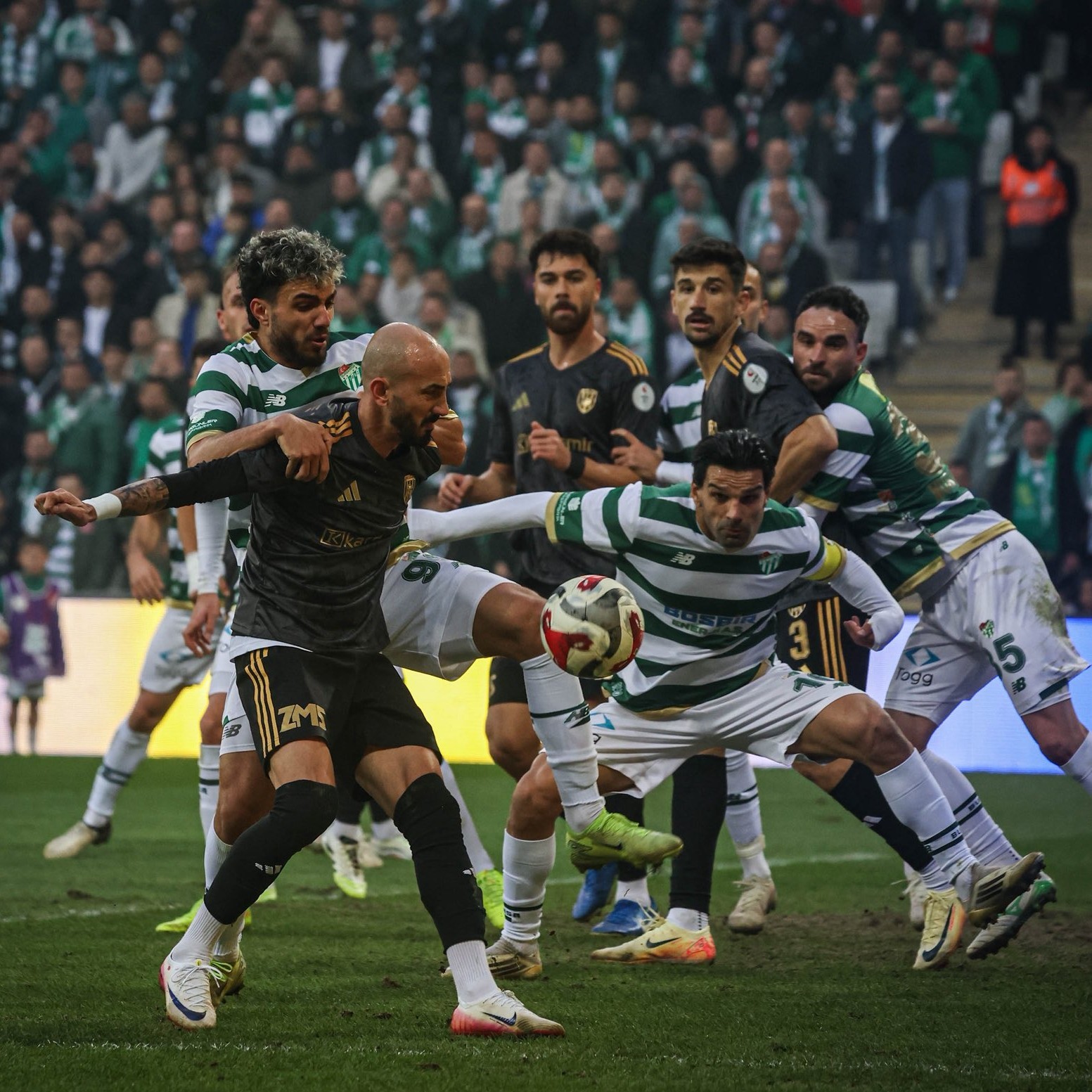 aliaga fk 6 yil sonra evinde maglup oldu 1 FYK3m8g6