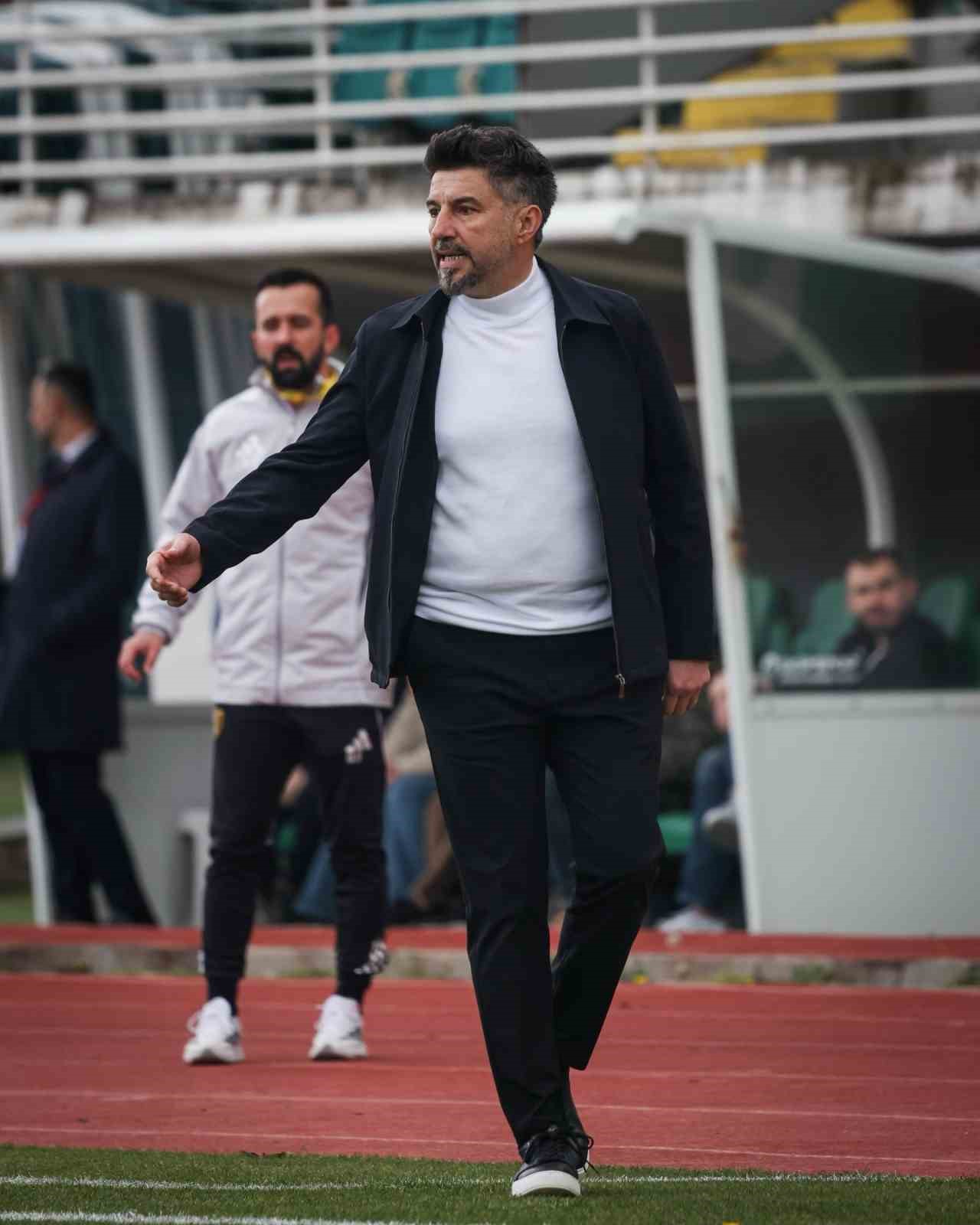 Aliağa FK’da yeni teknik direktör Çağdaş Çavuş 7 aliaga fkda yeni teknik direktor cagdas cavus 3 gbDa8tZl