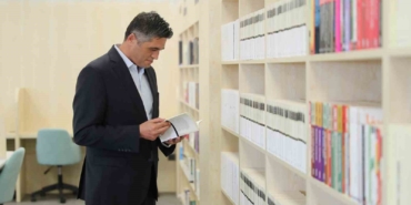 aliaga-kent-kitapligi-yeni-eserlerle-buyumeye-devam-ediyor-pILZbwKI.jpg