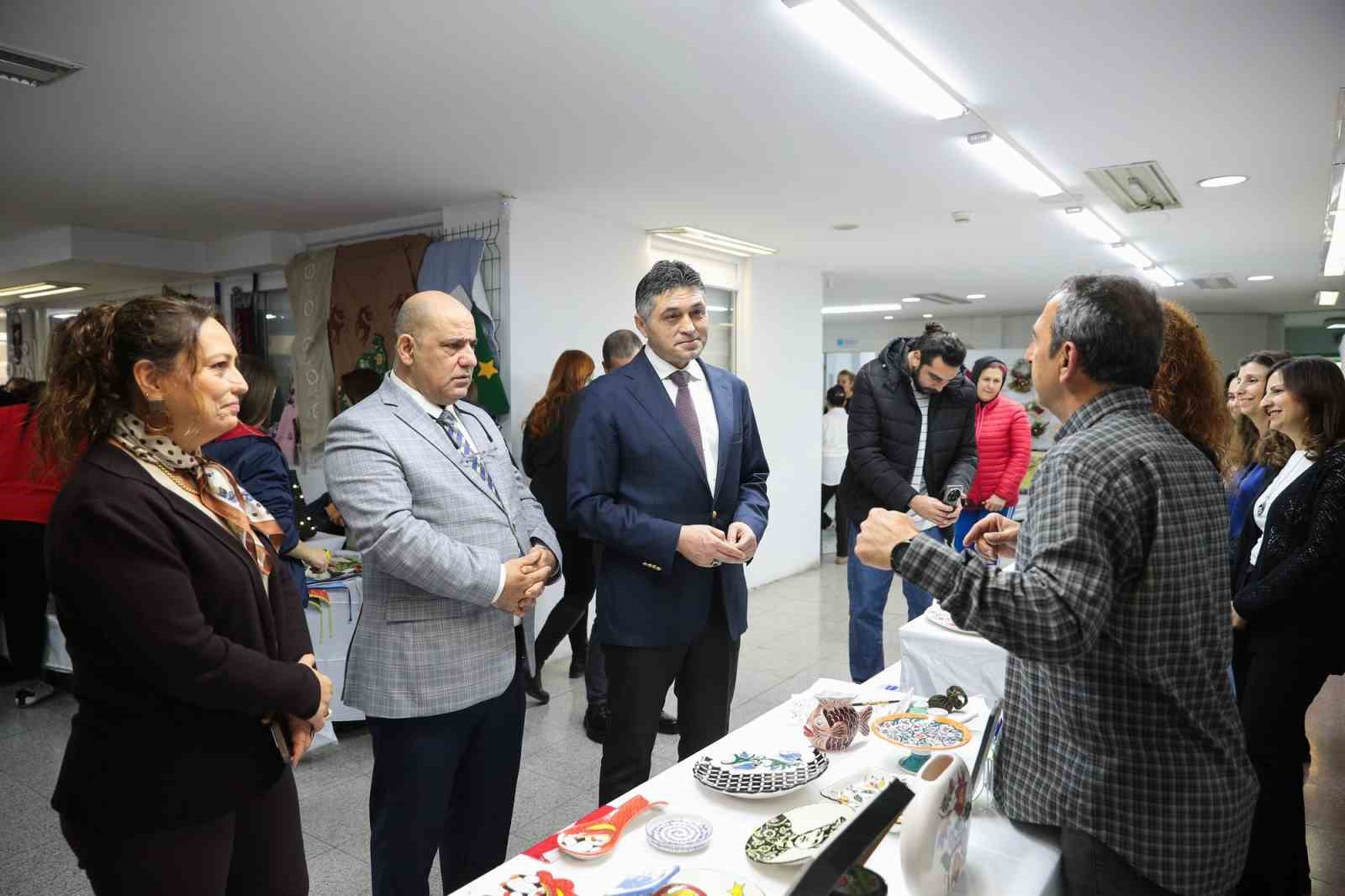 aliaga tupras halk egitimi merkezinden yeni yil sergisi 3 piamcT2p