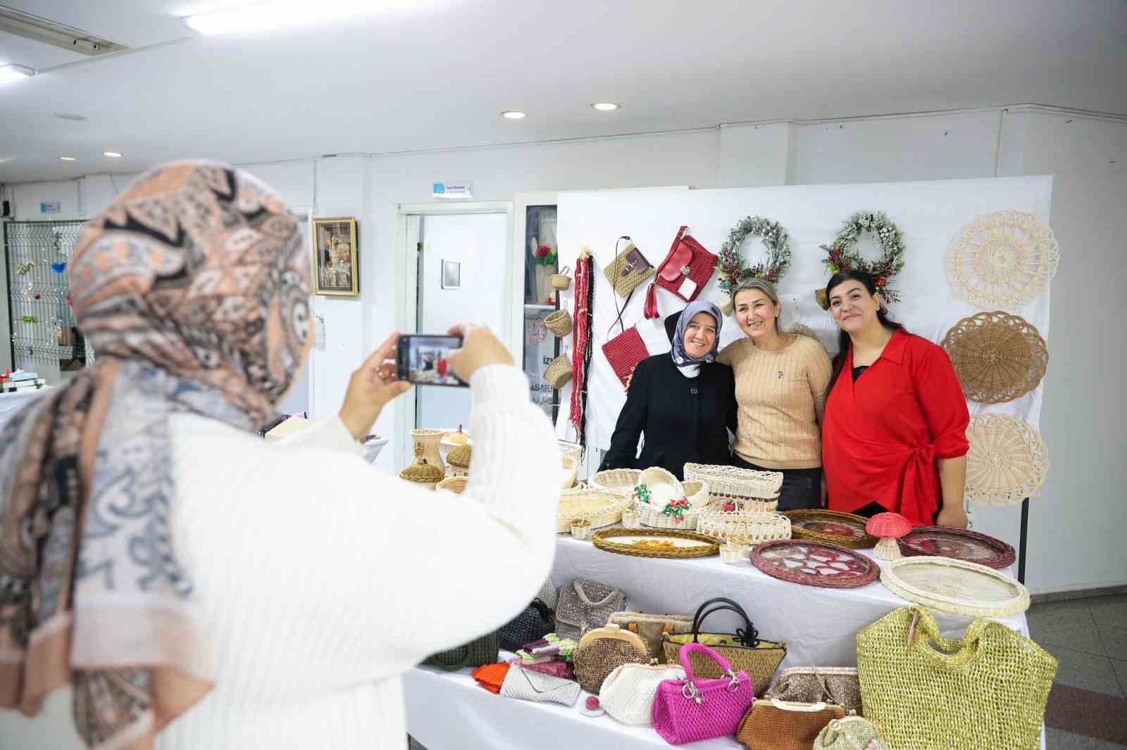 aliaga tupras halk egitimi merkezinden yeni yil sergisi 4 vFVMqyCA