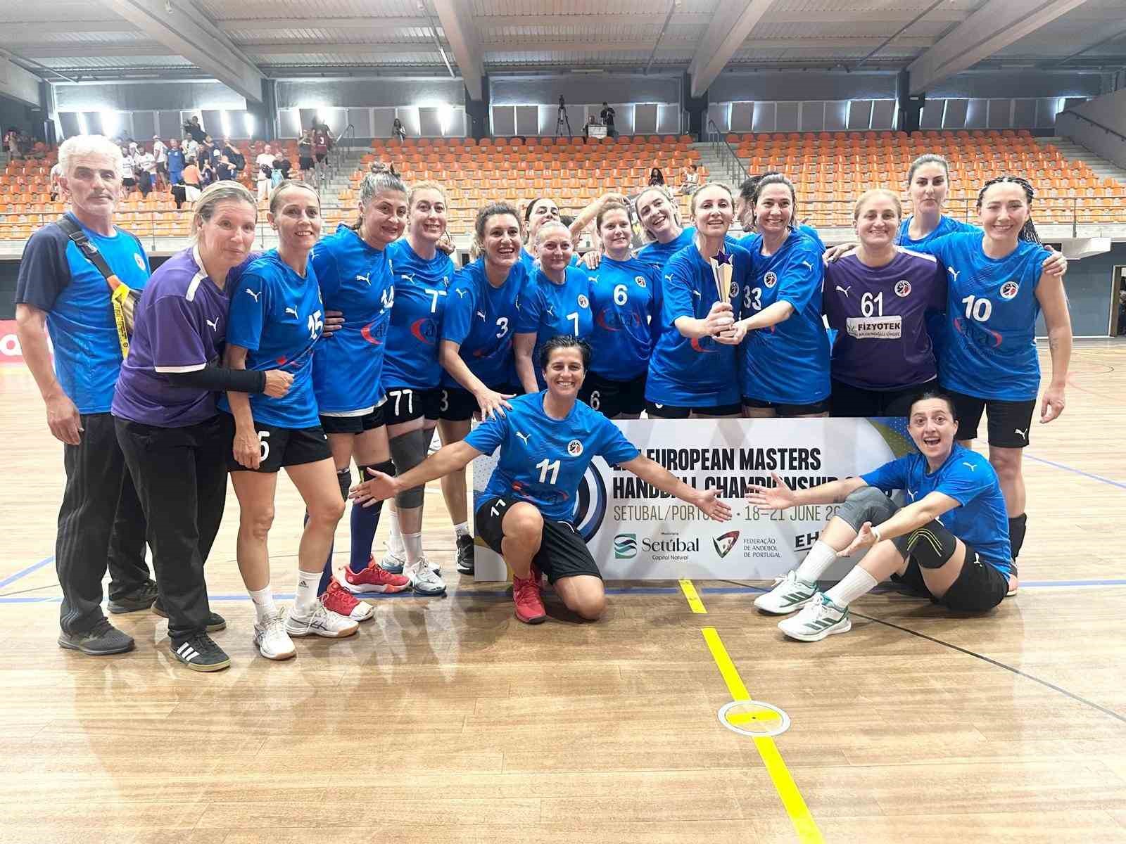 aliaga veteran hentbol takimi avrupa 4su oldu 0