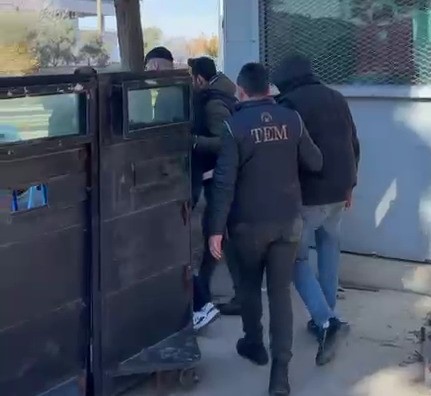 aliagada akaryakit istasyonunda kursunlama olayinda 2 tutuklama 0 OinskWhm