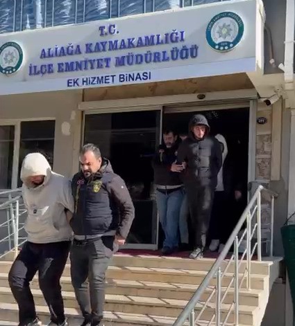 aliagada akaryakit istasyonunda kursunlama olayinda 2 tutuklama 1 EH2PYUuV
