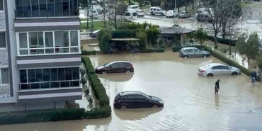 aliagada-saganakla-birlikte-dere-tasti-bir-mahalle-sular-altinda-kaldi-3j7dhiQ3.jpg