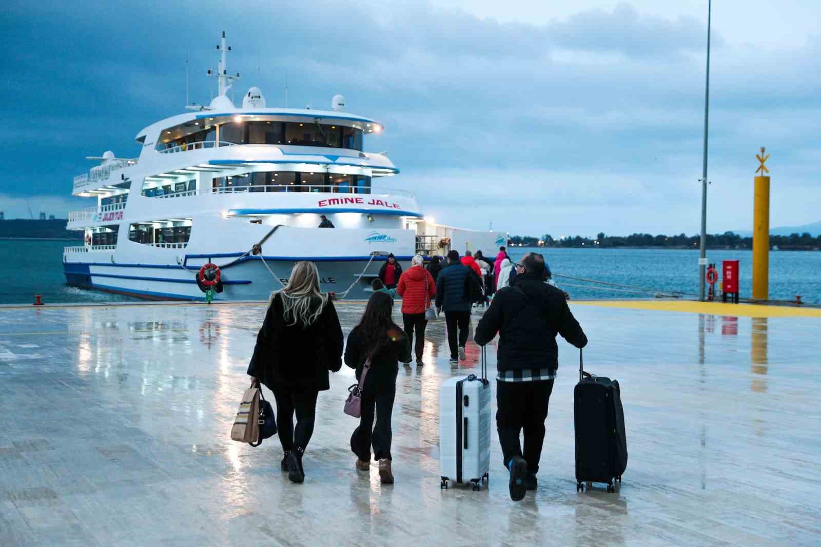 aliaport deniz yolcu iskelesinde ilk sefer yapildi 0