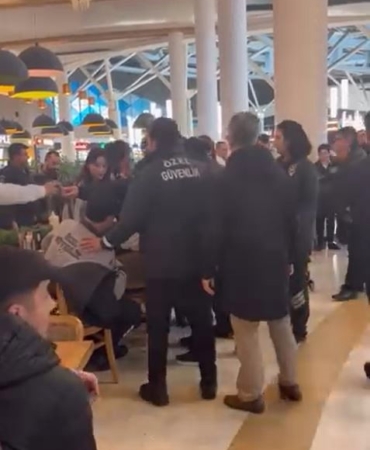 alisveris-merkezinde-cikan-kavgada-guvenlik-gorevlisi-bicaklandi-79cZxrhE.jpg