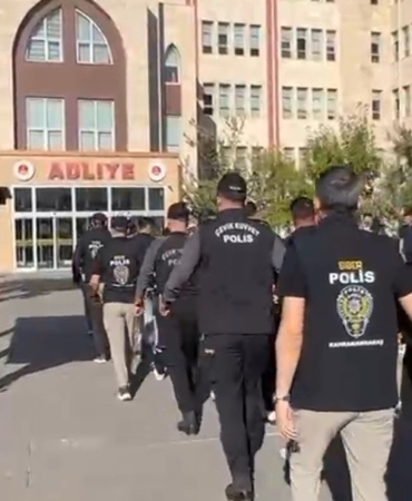 alisveris-siteleri-uzerinden-60-milyon-tllik-vurguna-9-tutuklama-VN7wVgGl.jpg
