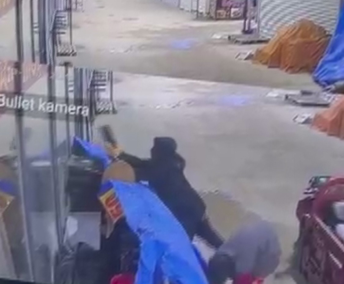 alisveris yaparcasina numaralarina bakarak 50 bin tllik ayakkabilari caldilar 0 f9mGKf5K