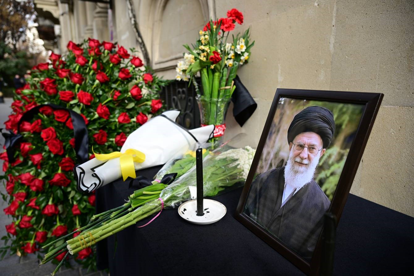 aliyevden iran buyukelciligine hamaney icin bassagligi ziyareti 4 rvaAXlBh