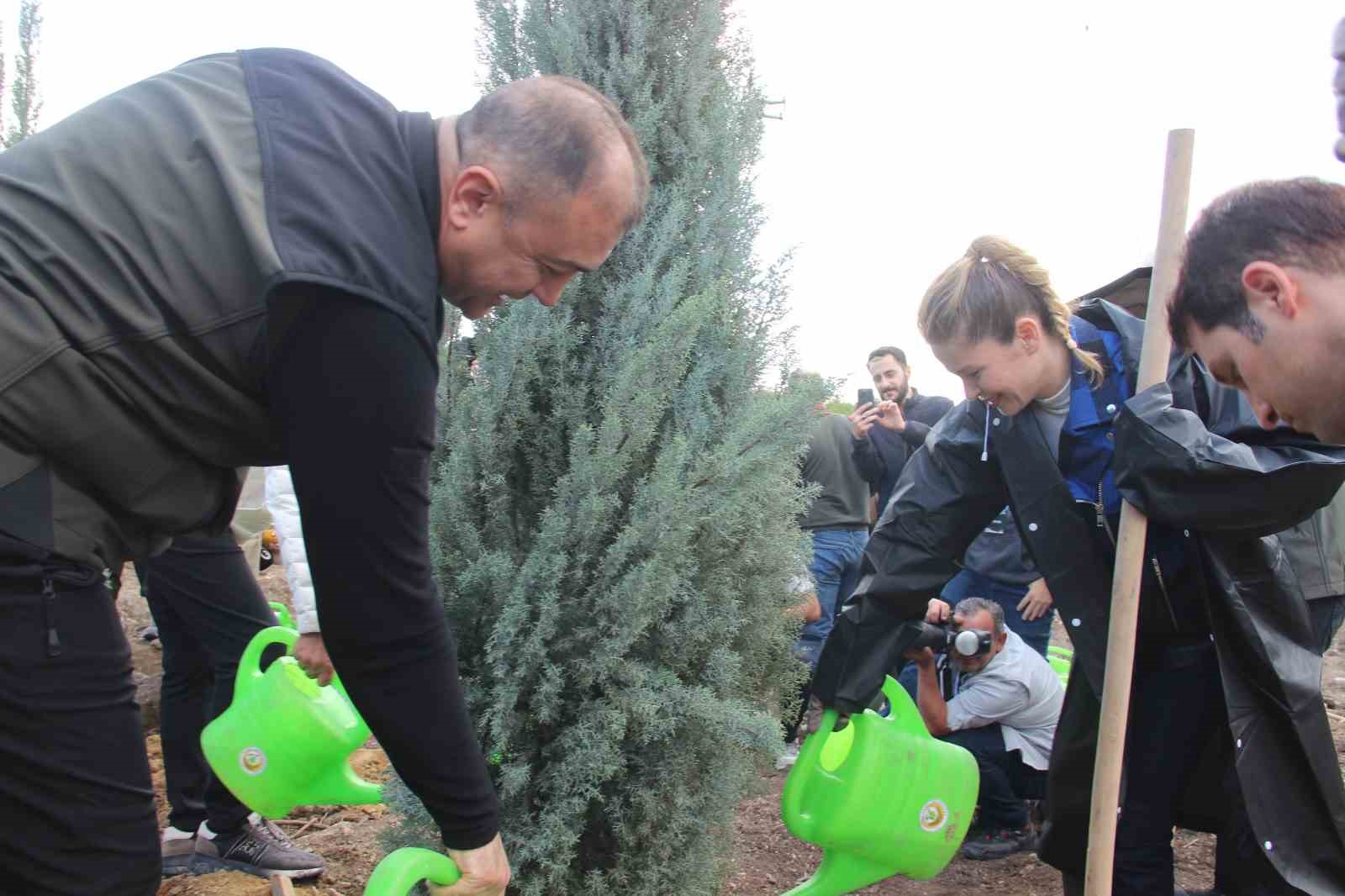 alj turkiye izmirde 312 bin fidani toprakla bulusturdu 13 EJELv6vs