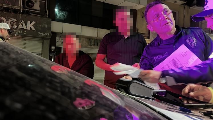 Alkol alıp şampiyonluk kutlamasına çıktı, park halindeki 2 otomobile çarpıp kaçtı 7 alkol alip sampiyonluk kutlamasina cikti park halindeki 2 otomobile carpip kacti 3 9wyuIXUW