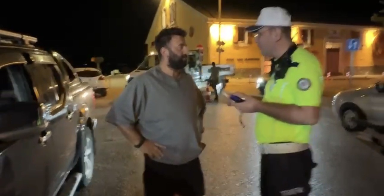 Alkol çıkmayınca sevinçten yerinde duramadı 4 alkol cikmayinca sevincten yerinde duramadi 0 M1FZcdTz