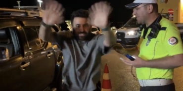 alkol-cikmayinca-sevincten-yerinde-duramadi-IUty5H4i.jpg
