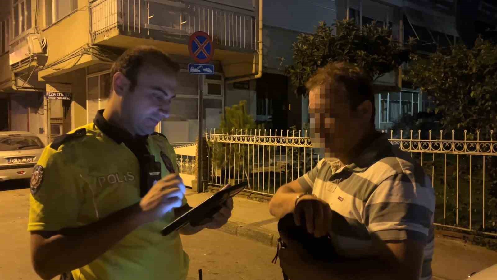 alkol denetimini gorunce araci park etti sigara almaya geldim dedi 2 QRbX1bbv
