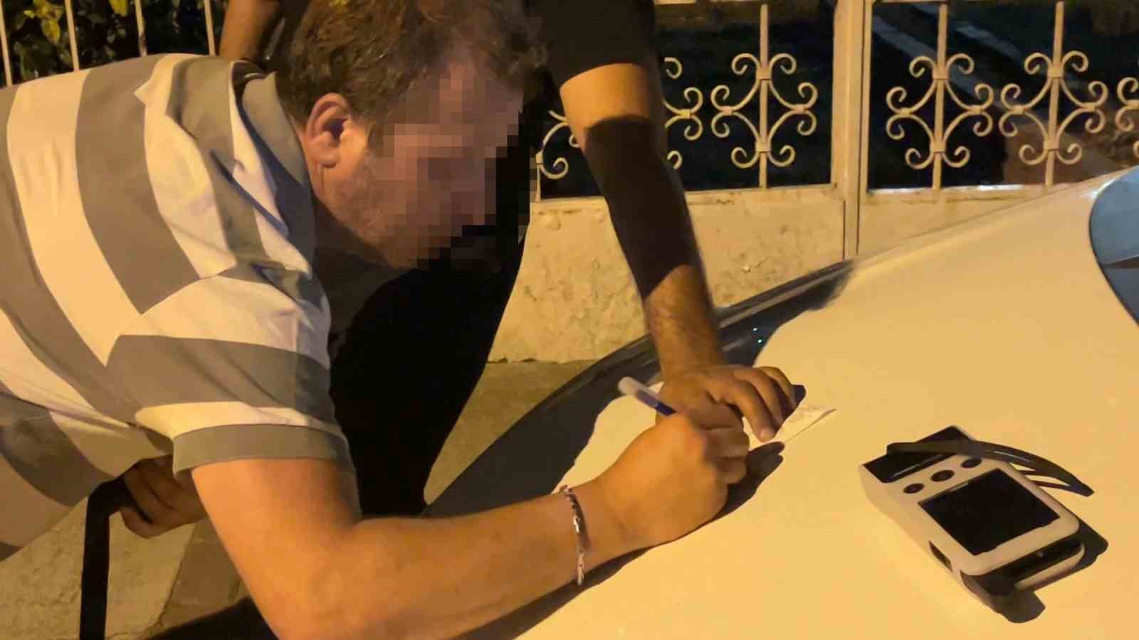 alkol denetimini gorunce araci park etti sigara almaya geldim dedi 3 49P5wFzQ